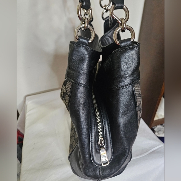 Coach Neverfull bag!!! THIS PURSE HAS SO MANY POCKETS YOU WONT KNOW WHAT TO DO - Picture 12 of 12